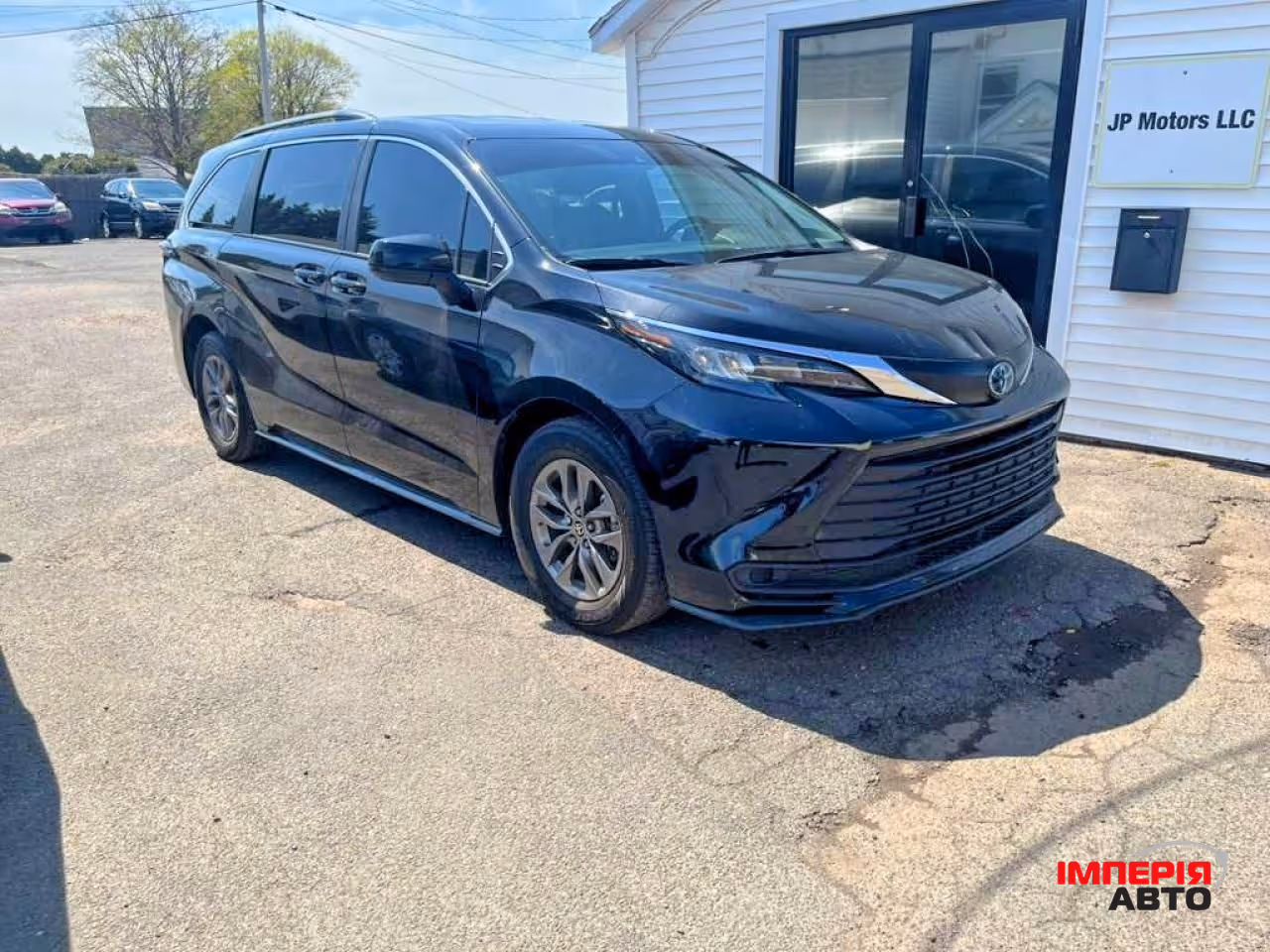 Toyota Sienna - фото 1
