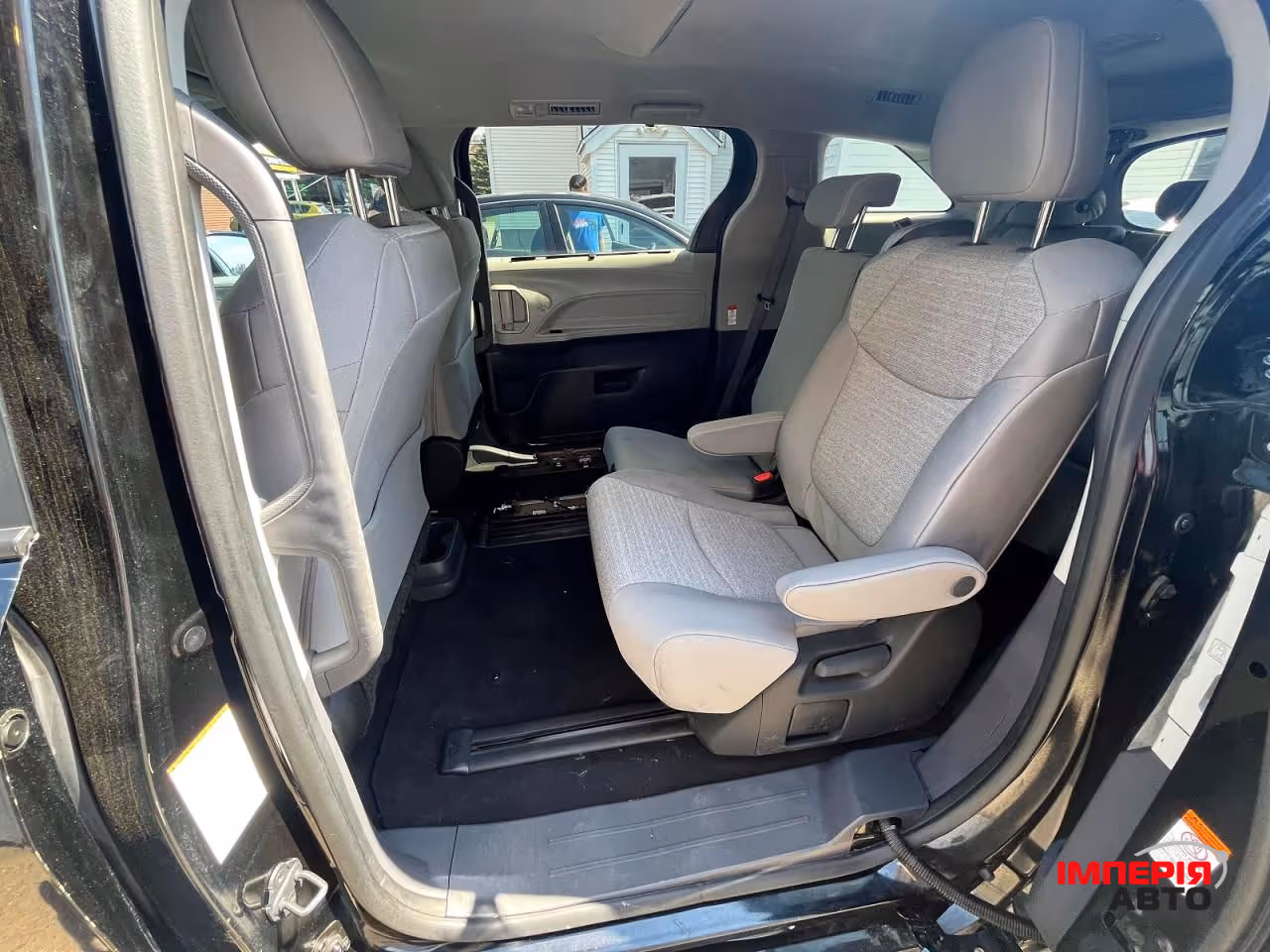 Toyota Sienna - фото 6