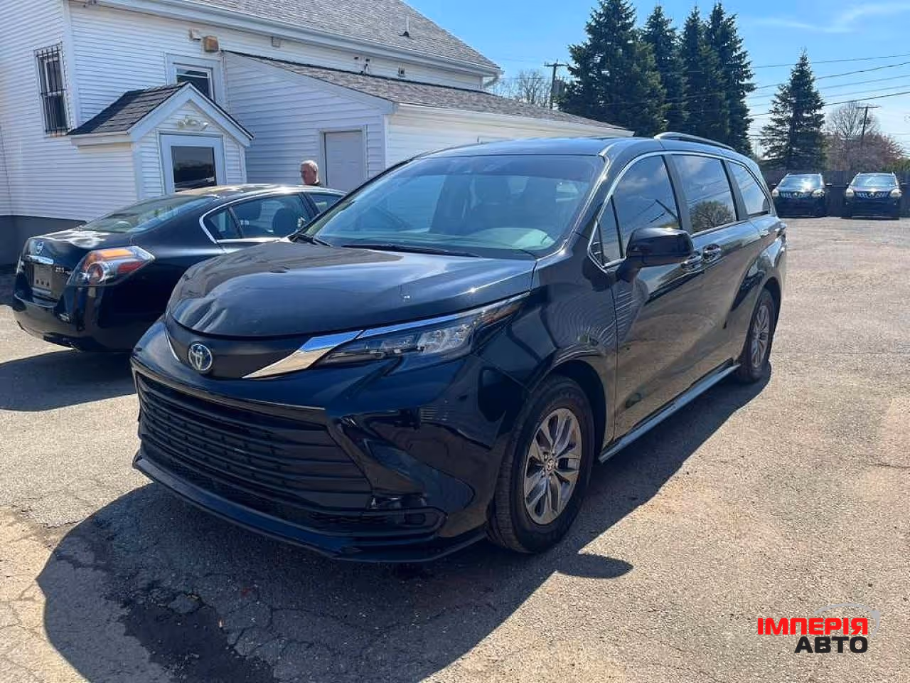 Toyota Sienna - фото 2