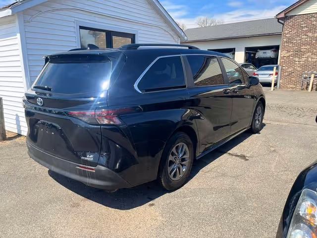 Toyota Sienna - фото 4