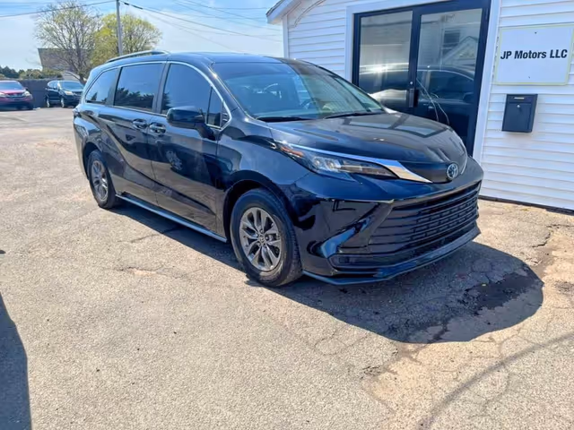 Toyota Sienna - фото 1