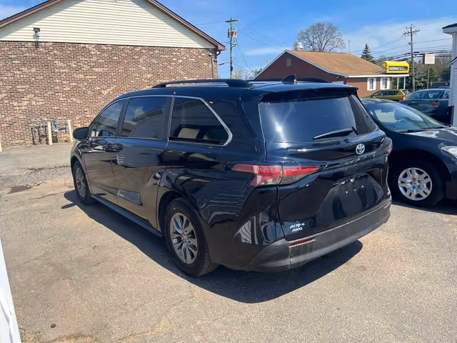 Toyota Sienna - фото 3