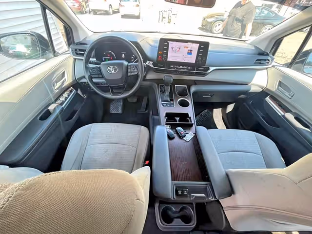 Toyota Sienna - фото 5