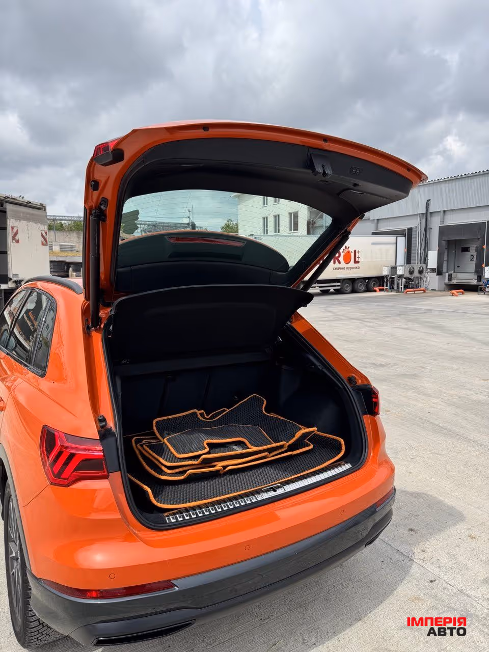Audi Q3 - фото 18