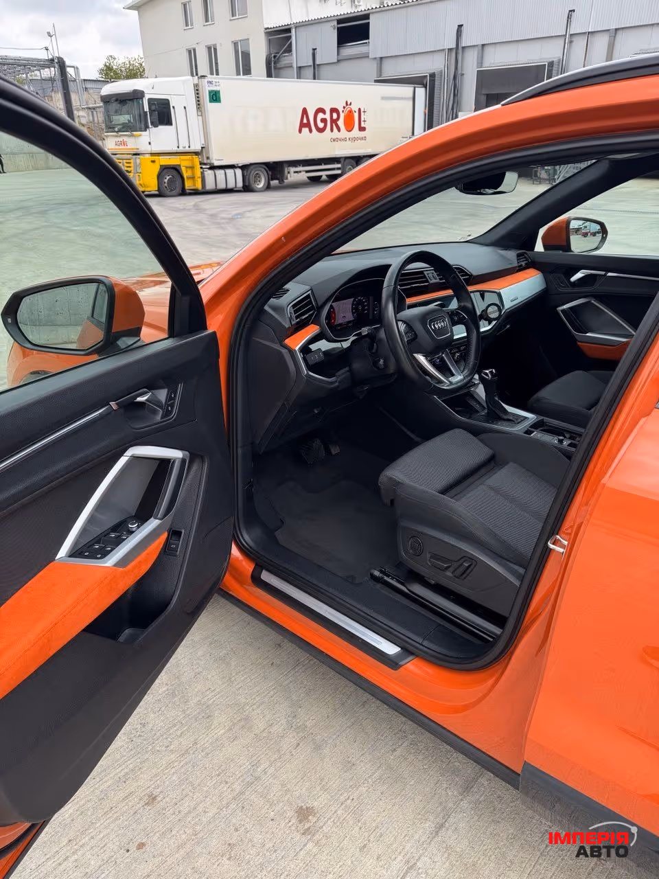 Audi Q3 - фото 14