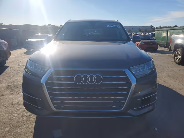 Audi Q7 - фото 1