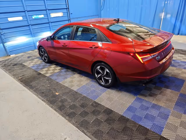 Hyundai Elantra - фото 3