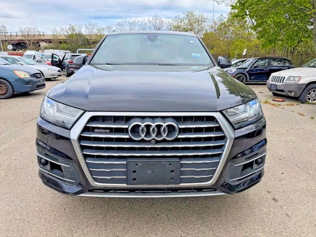 Audi Q7 - фото 1