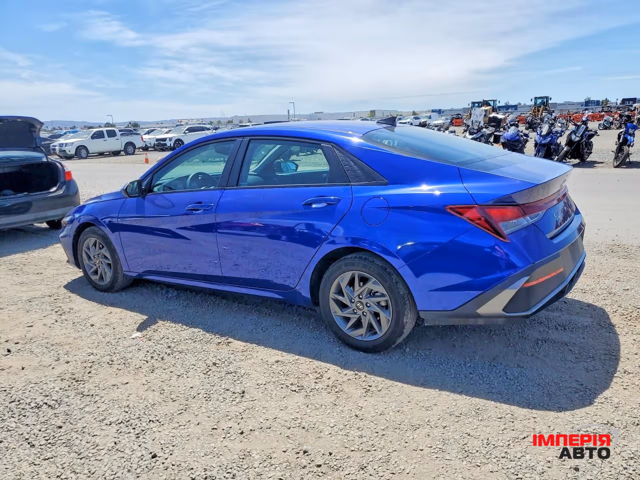 Hyundai Elantra - фото 3