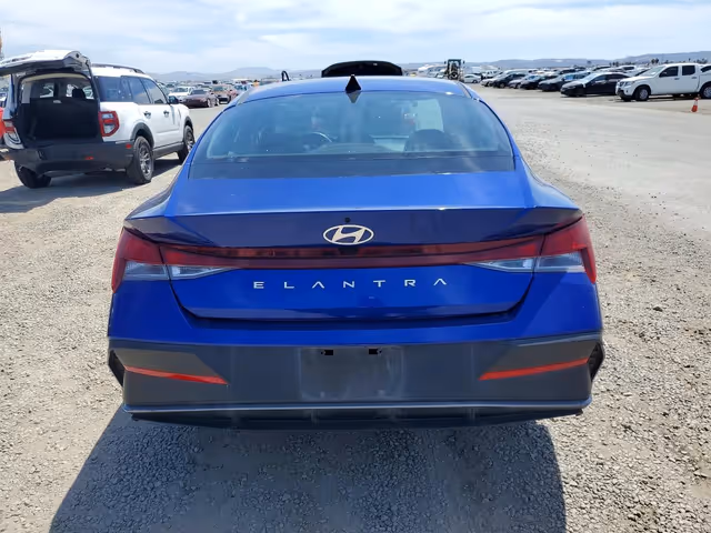 Hyundai Elantra - фото 5