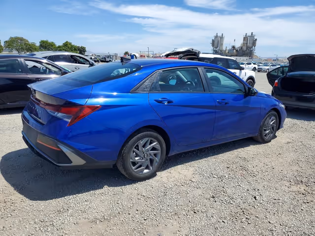 Hyundai Elantra - фото 4