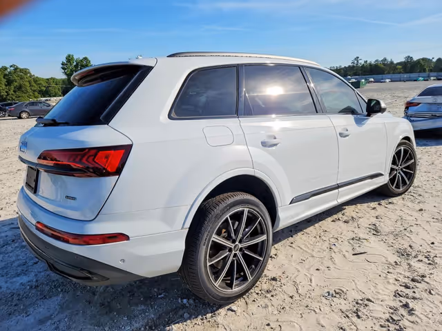 Audi Q7 - фото 5