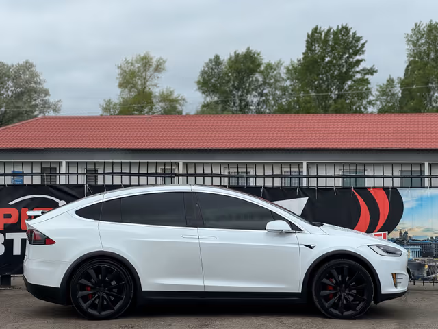 Tesla Model X - фото 3