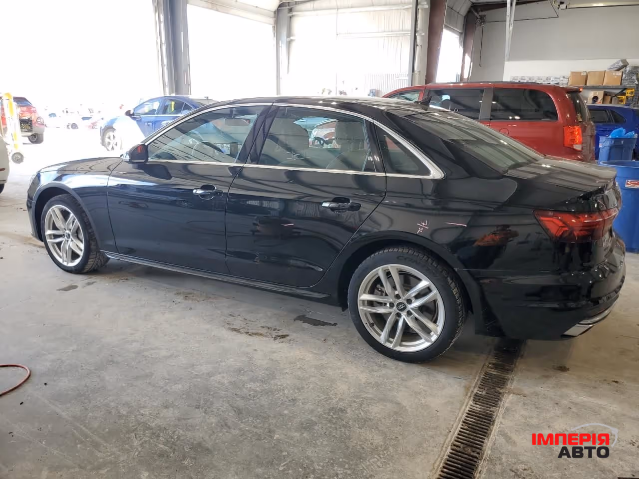 Audi A4 - фото 4