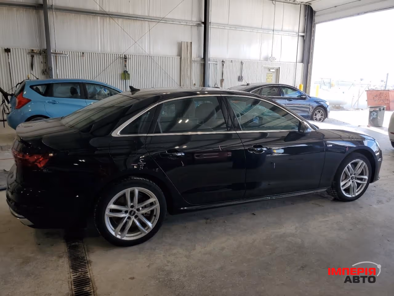 Audi A4 - фото 5