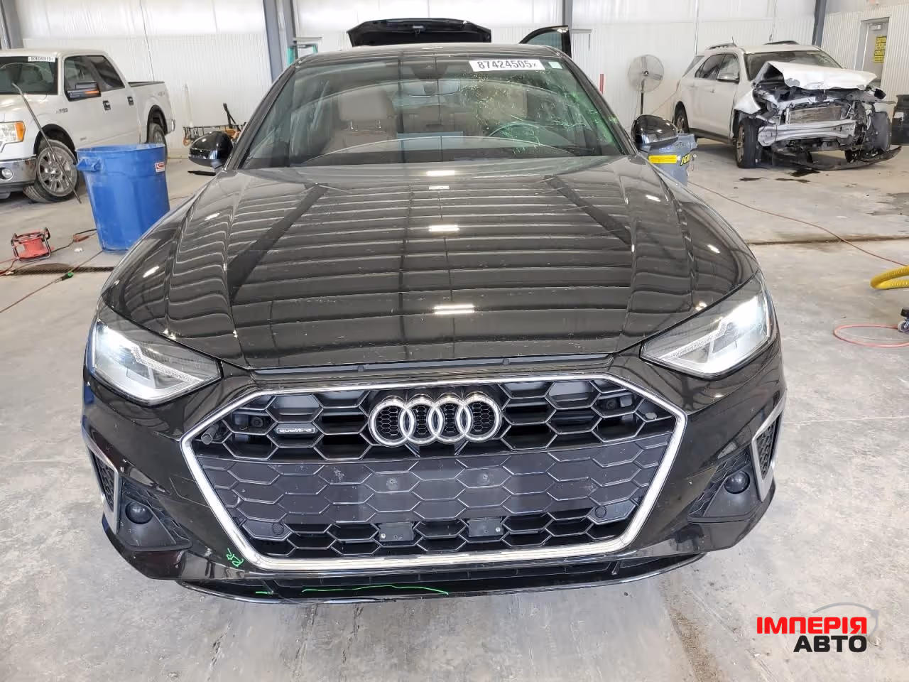 Audi A4 - фото 1