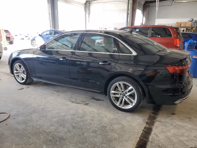 Audi A4 - фото 4