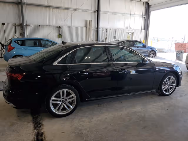 Audi A4 - фото 5