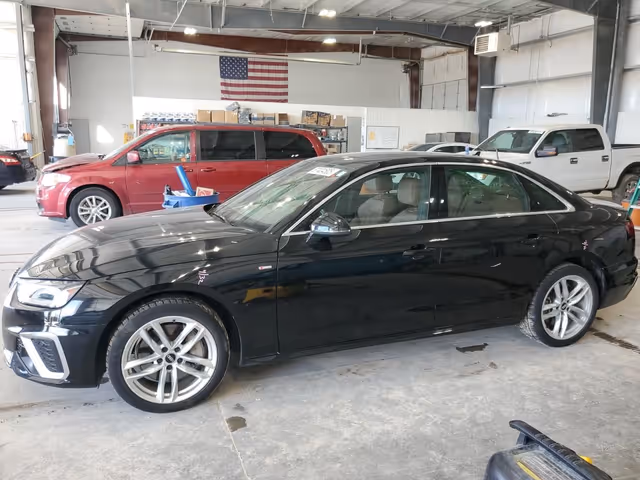 Audi A4 - фото 3