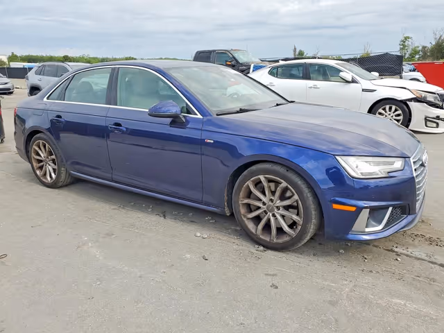 Audi A4 - фото 3