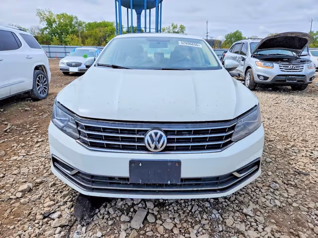 Volkswagen Passat - фото 1