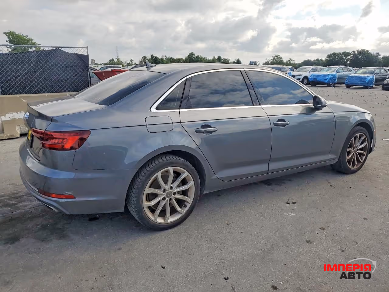 Audi A4 - фото 4