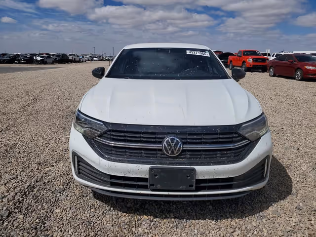 Volkswagen Jetta - фото 1