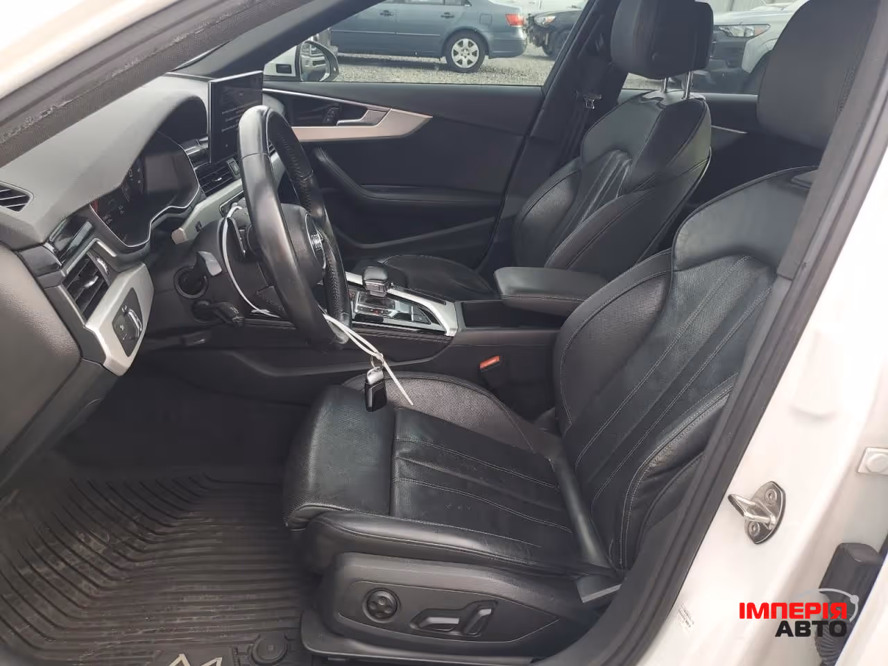 Audi A4 - фото 8