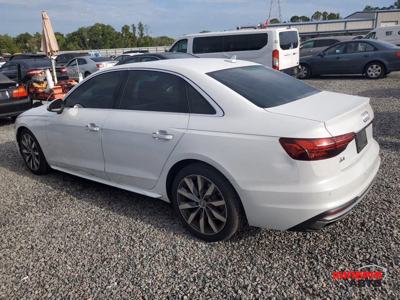 Audi A4 - фото 5