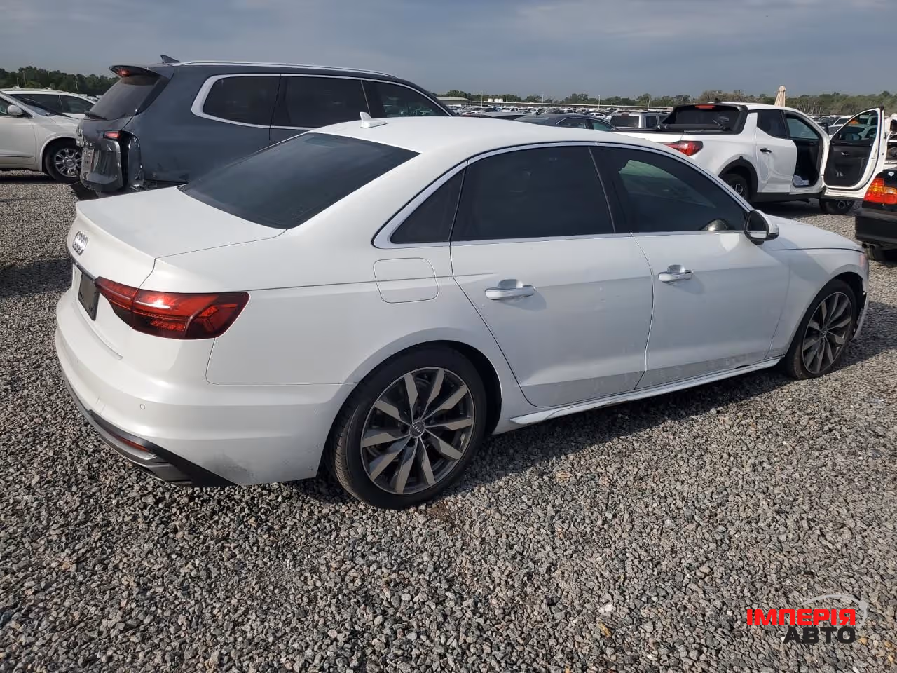 Audi A4 - фото 4