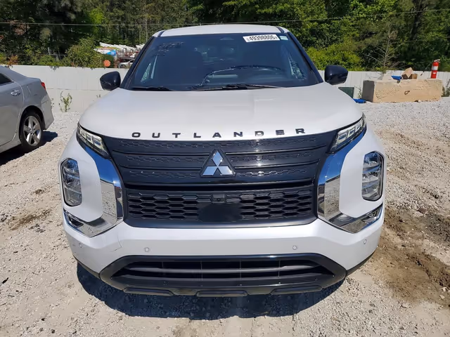 Mitsubishi Outlander - фото 2