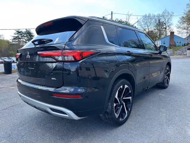 Mitsubishi Outlander - фото 3