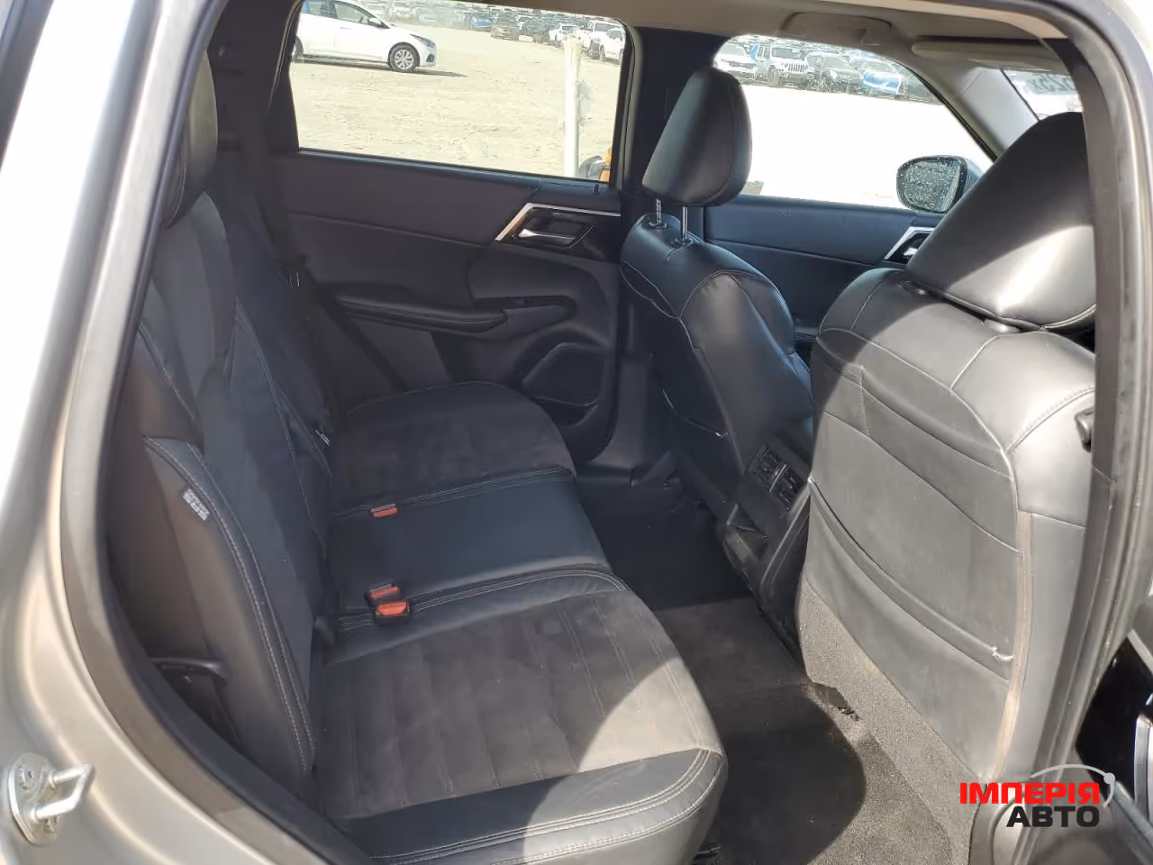 Mitsubishi Outlander - фото 9