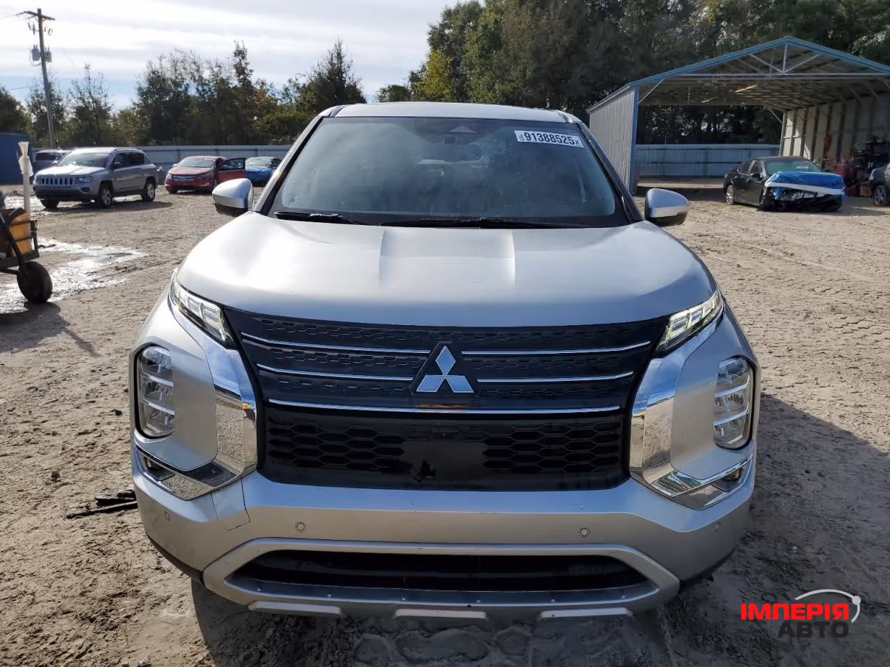 Mitsubishi Outlander - фото 1
