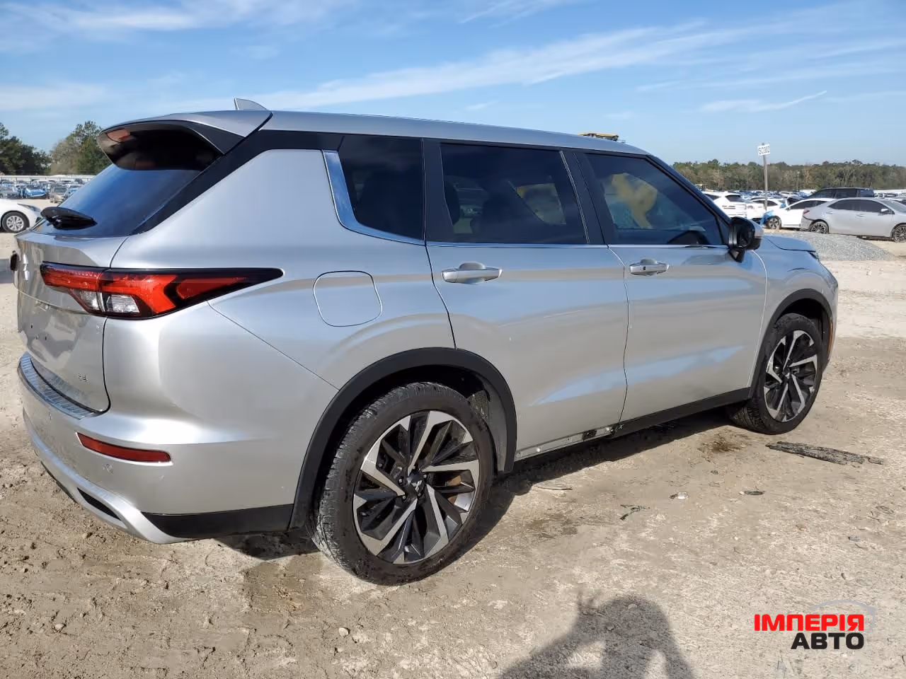 Mitsubishi Outlander - фото 4