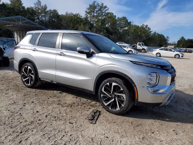 Mitsubishi Outlander - фото 2