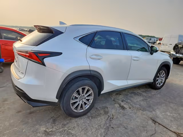Lexus NX - фото 4