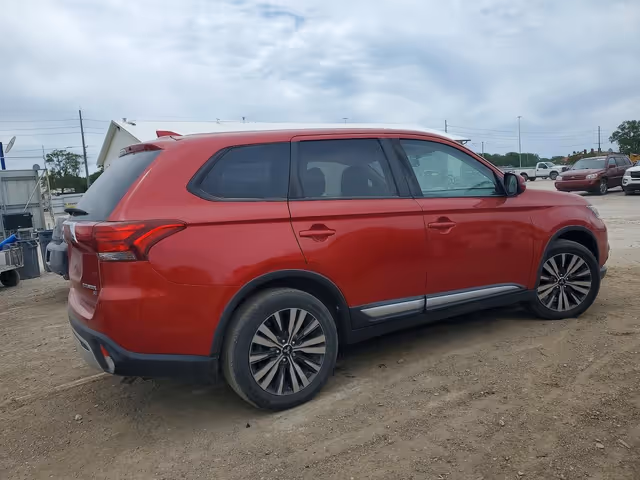 Mitsubishi Outlander - фото 5