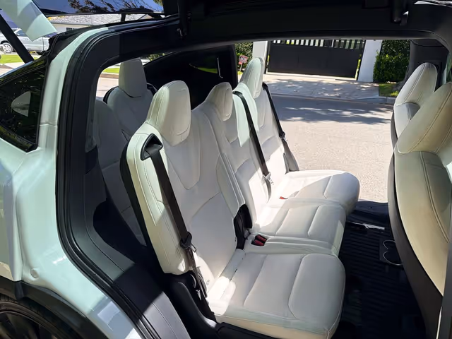 Tesla Model X - фото 5