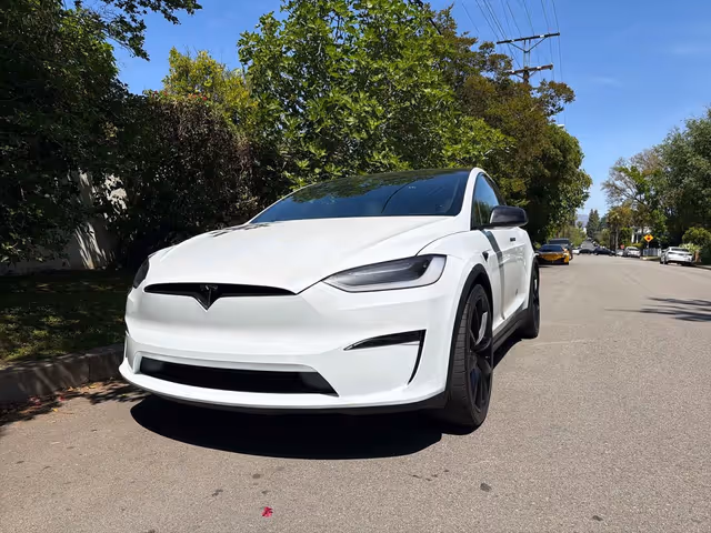 Tesla Model X - фото 1