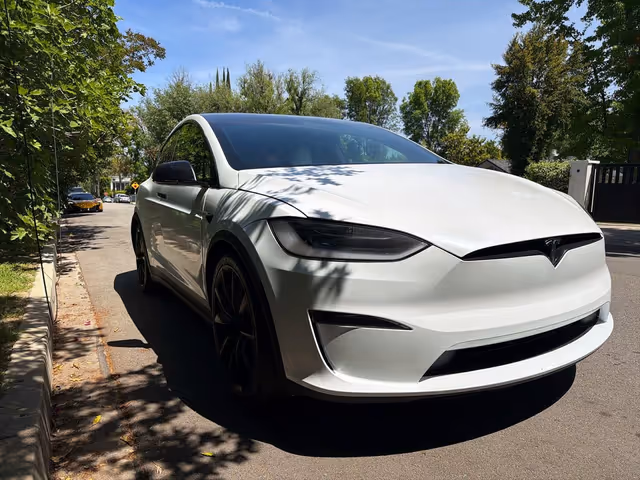Tesla Model X - фото 2