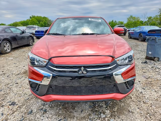Mitsubishi Outlander Sport - фото 1