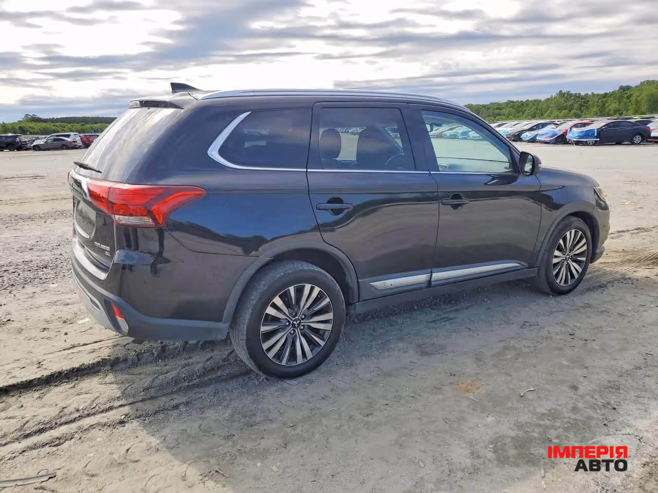 Mitsubishi Outlander - фото 4