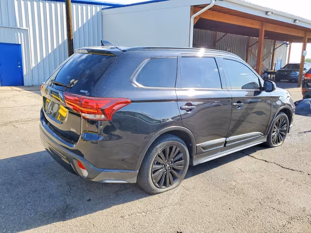 Mitsubishi Outlander - фото 4