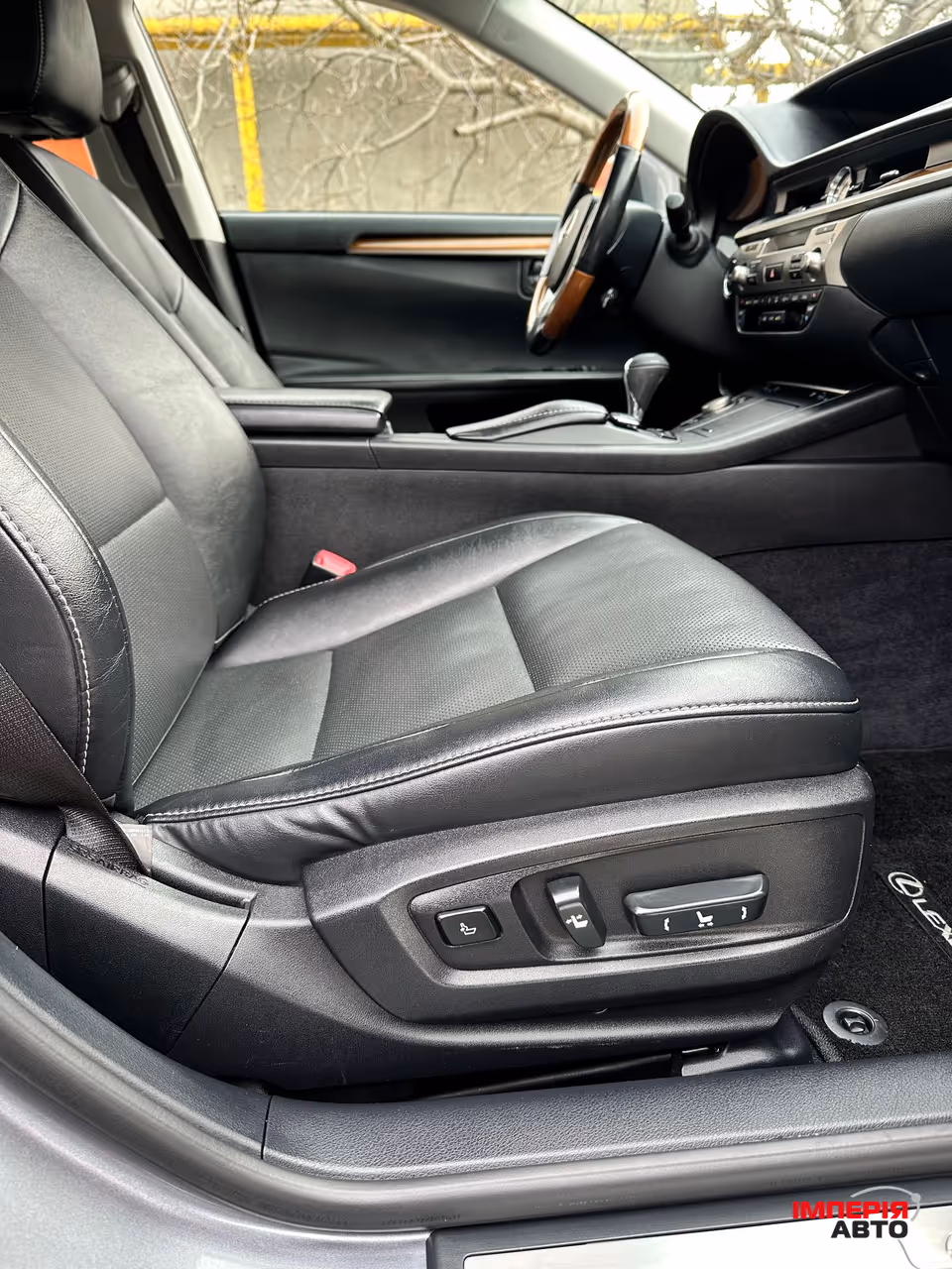 Lexus ES - фото 12