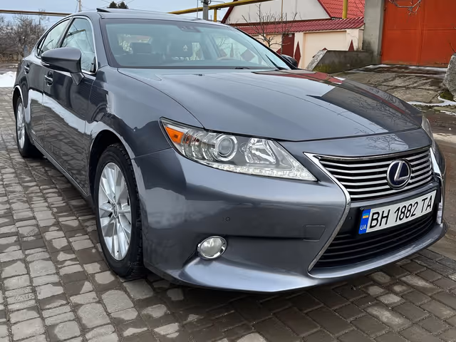 Lexus ES - фото 1