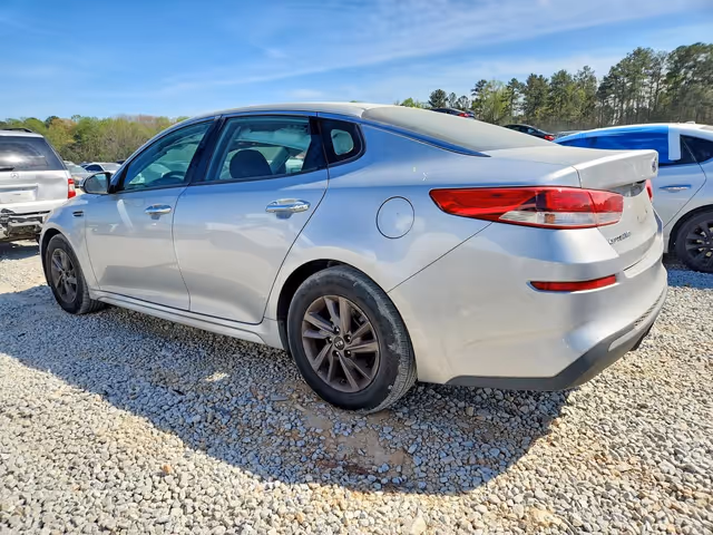 Kia Optima - фото 4