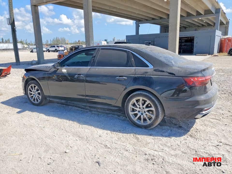 Audi A4 - фото 2