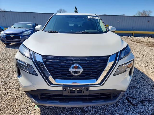 Nissan Rogue - фото 1