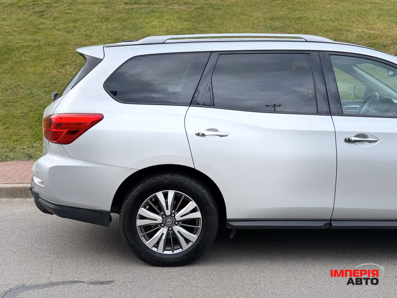 Nissan Pathfinder - фото 6